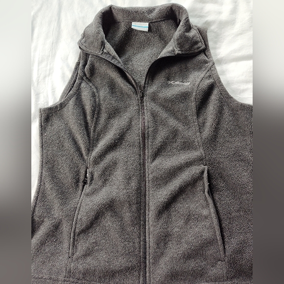 COLUMBIA Ladies Sleeveless Fleece Vest. Size Medium. Full Zip Front Pockets. - Picture 1 of 5